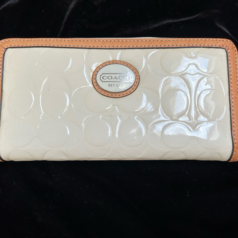 NWT Coach Patent Leather Wallet with zipper for coin and slots for credit cards.